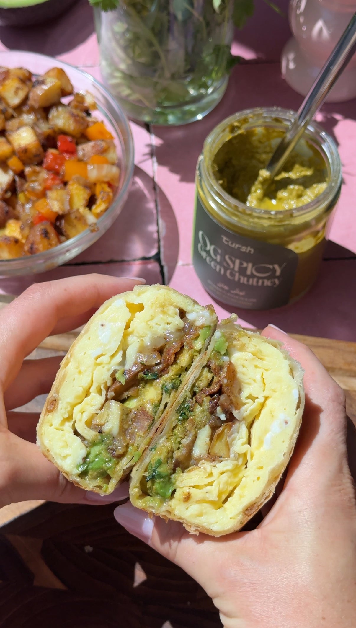 THE BREAKFAST BURRITO THAT’LL MAKE YOU A MORNING PERSON 🌯✨🥑